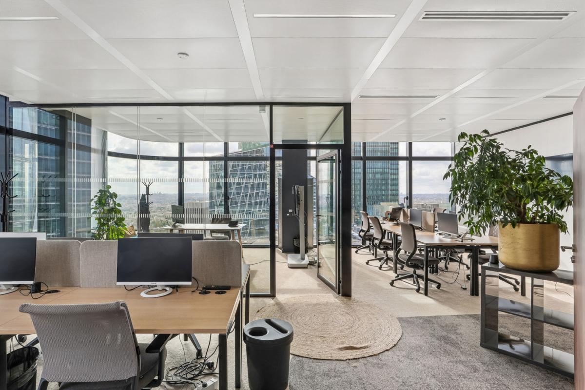 18 Place Des Reflets, Courbevoie to rent Interior Photo- Image 1 of 15
