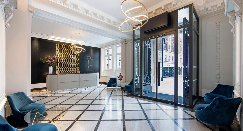 25 Berkeley Sq, London to rent - Interior Photo - Image 2 of 6