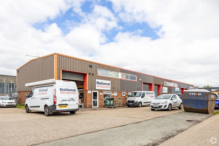 Unit 16 Ariane, Lichfield Road Industrial Estate, Tamworth to rent - Building Photo - Image 2 of 3