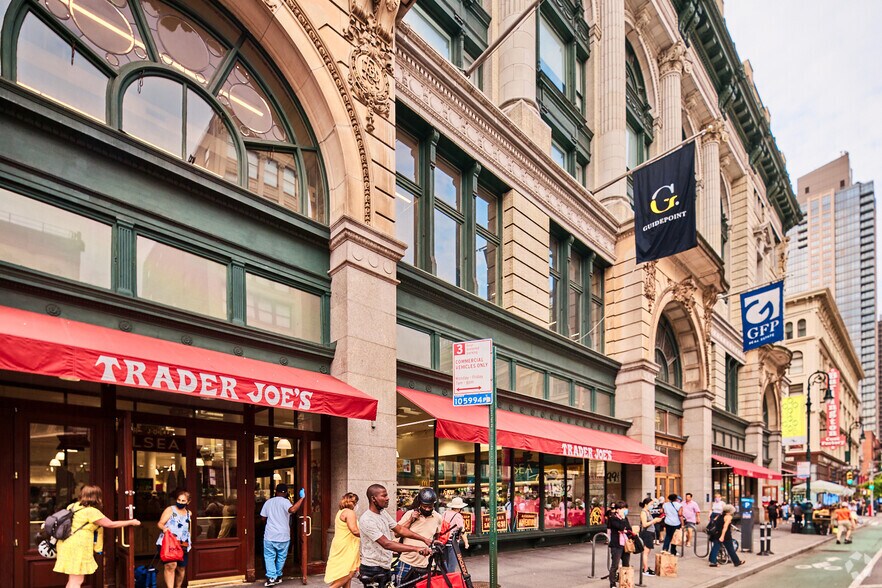 675 Avenue of the Americas, New York, NY to rent - Building Photo - Image 2 of 7