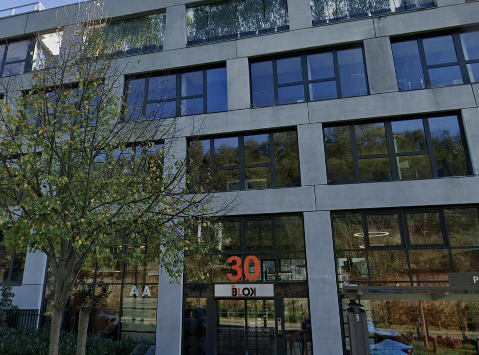 Office in Lyon to rent Building Photo- Image 1 of 14
