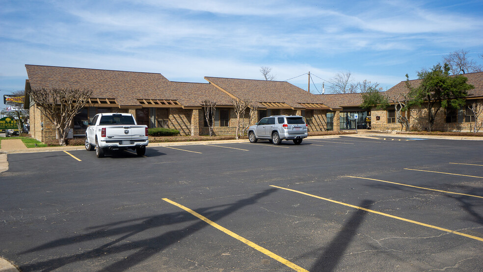 1717 N Mays St, Round Rock, TX for rent - Primary Photo - Image 1 of 11