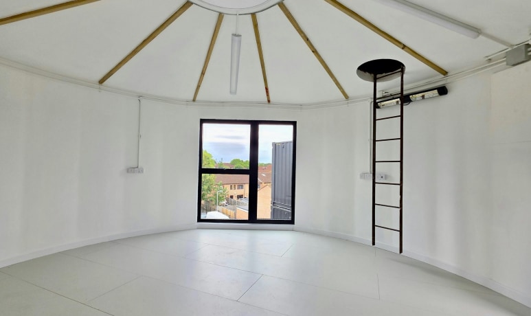 81-83 Lennox Rd, London to rent - Interior Photo - Image 2 of 2