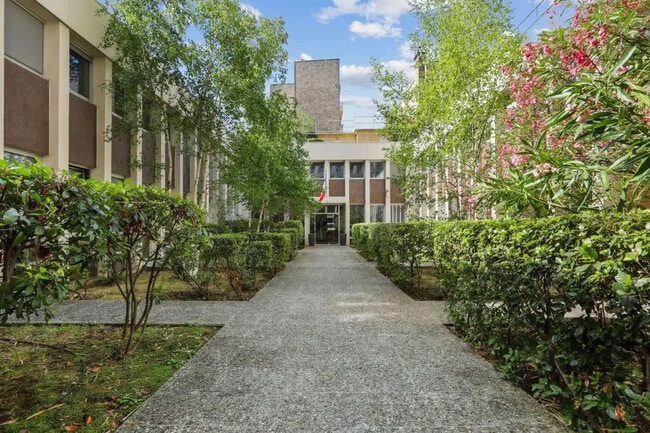 Location Bureaux 602 m²