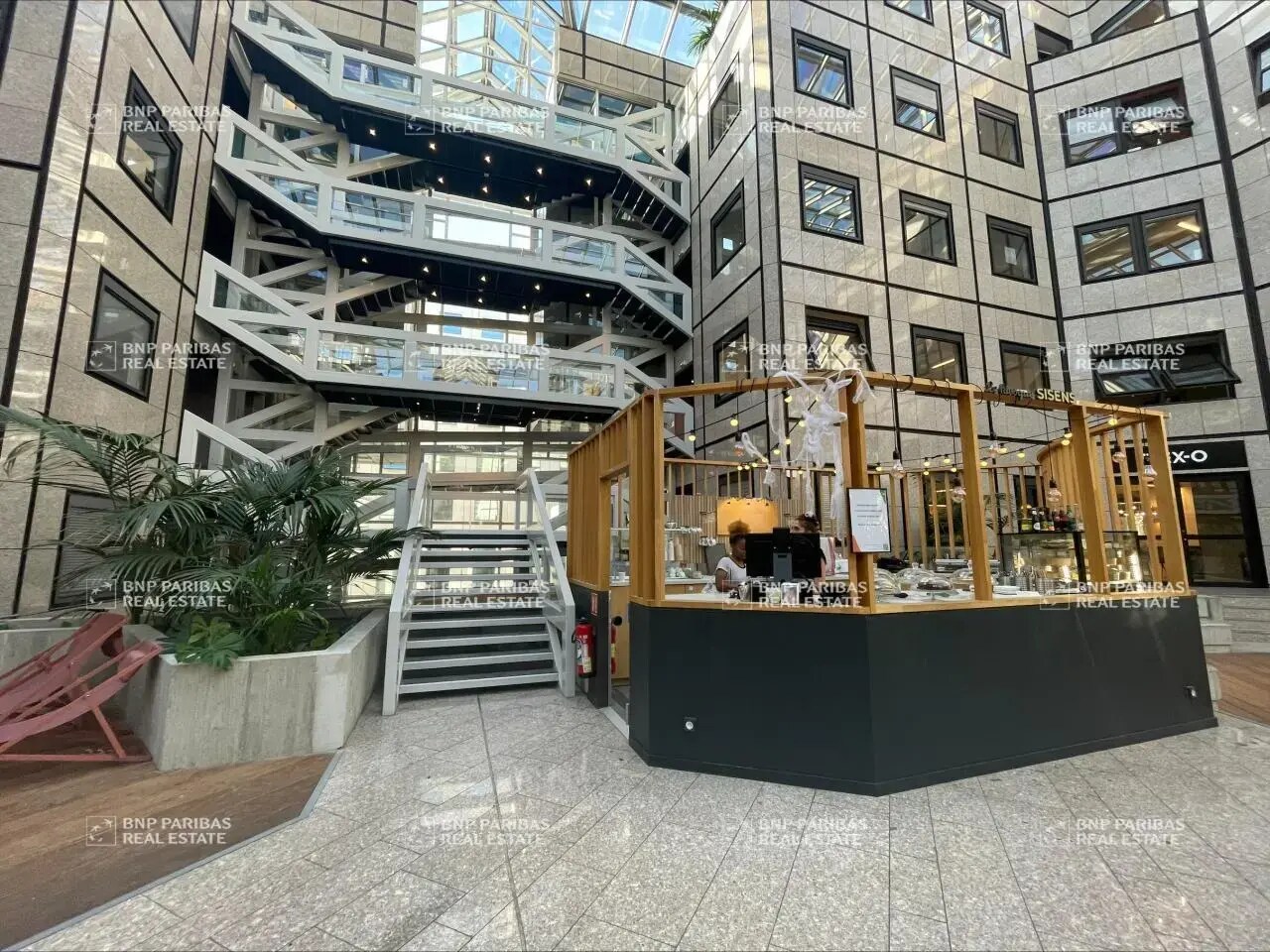 Office in Villeurbanne to rent Interior Photo- Image 1 of 25