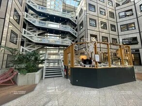 Office in Villeurbanne to rent Interior Photo- Image 1 of 25