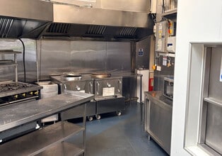25-27 Burns Statue Sq, Ayr to rent Interior Photo- Image 2 of 12