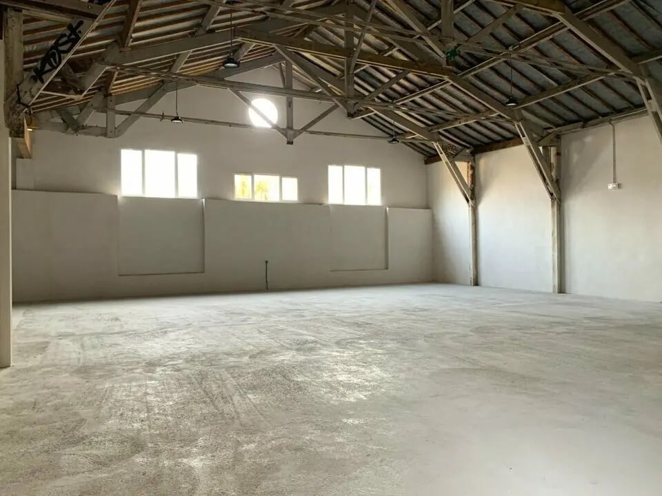 Location Entrepôt 630 m² - Photo 1