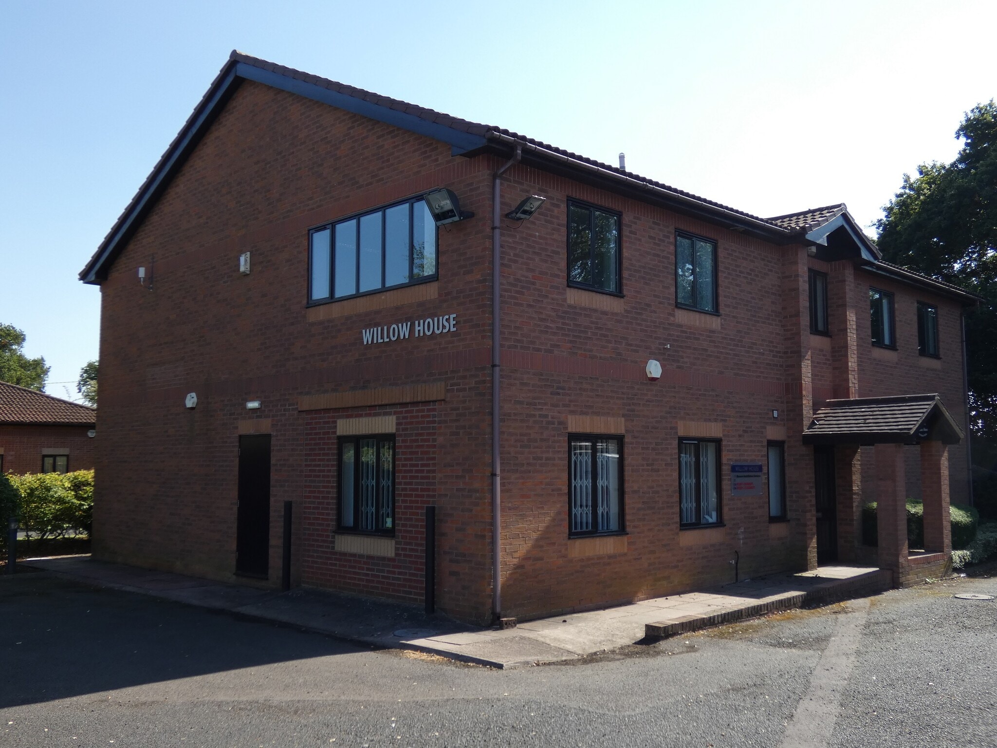 Holyhead Rd, Albrighton to rent Building Photo- Image 1 of 2