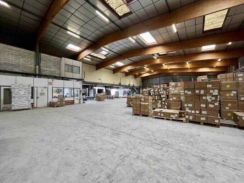 Industrial in Aulnay Sous Bois to rent - Interior Photo - Image 3 of 6