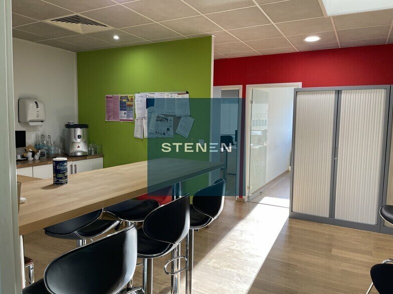 Office in Aubagne to rent - Building Photo - Image 3 of 12