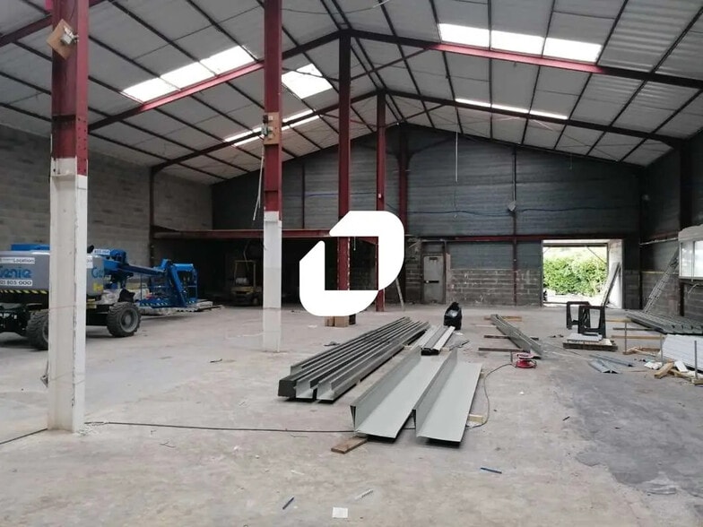 490 Rue Benoit Mulsant, Villefranche-sur-Saône to rent - Building Photo - Image 3 of 10