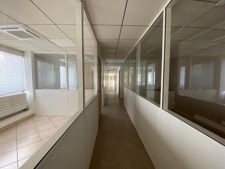 Office in Taluyers to rent - Interior Photo - Image 3 of 6