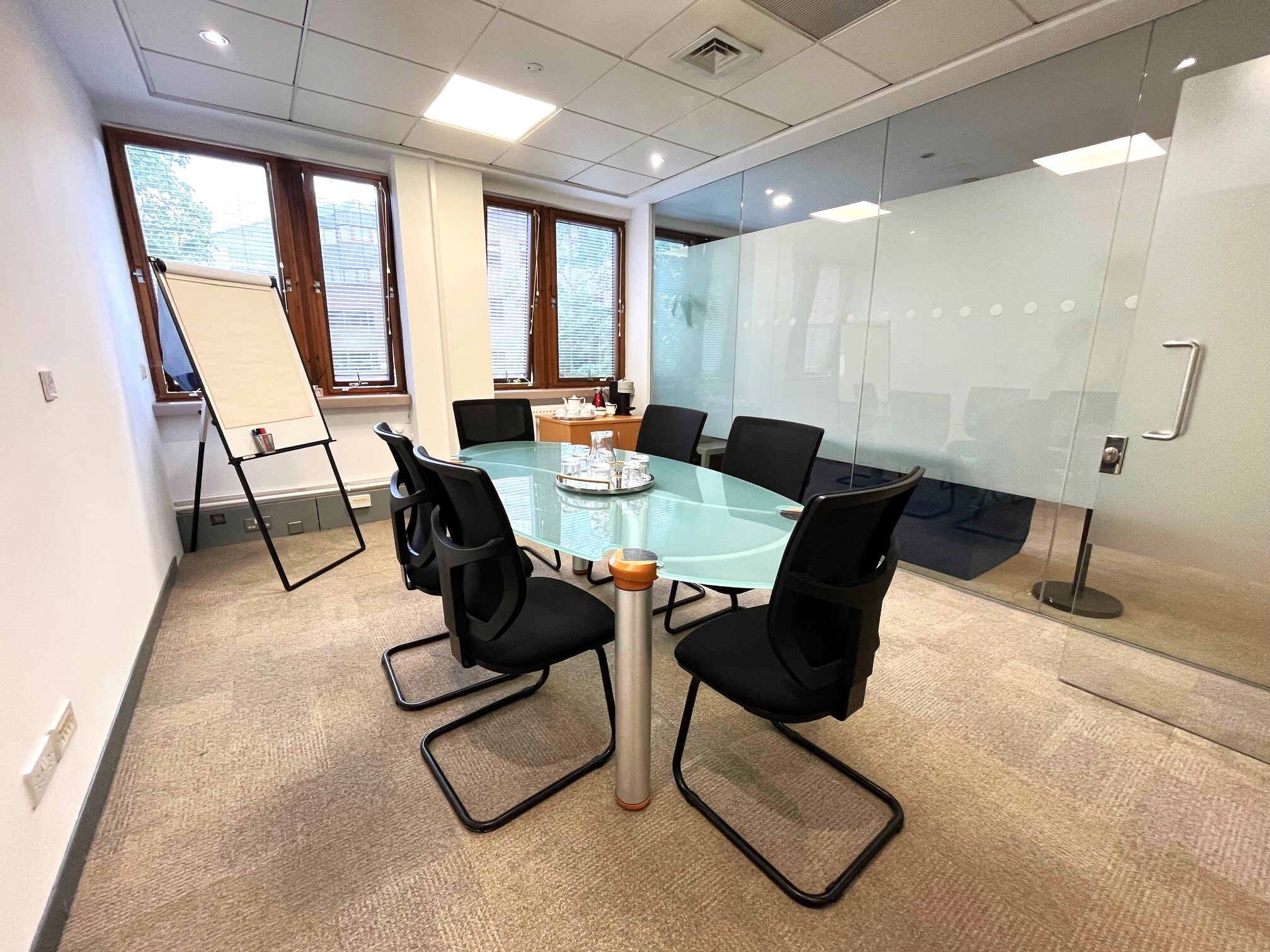 Ashley Ave, Epsom to rent Interior Photo- Image 1 of 2