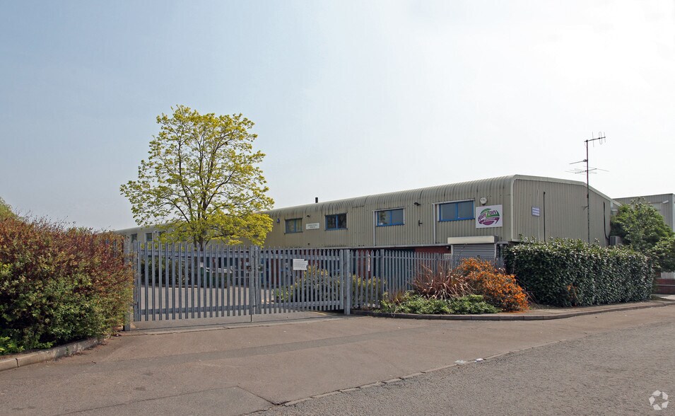 Woodlands Park Ave, Maidenhead for sale - Primary Photo - Image 1 of 1