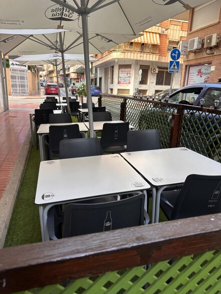 Retail in Santa Pola, Alicante to rent - Building Photo - Image 2 of 9