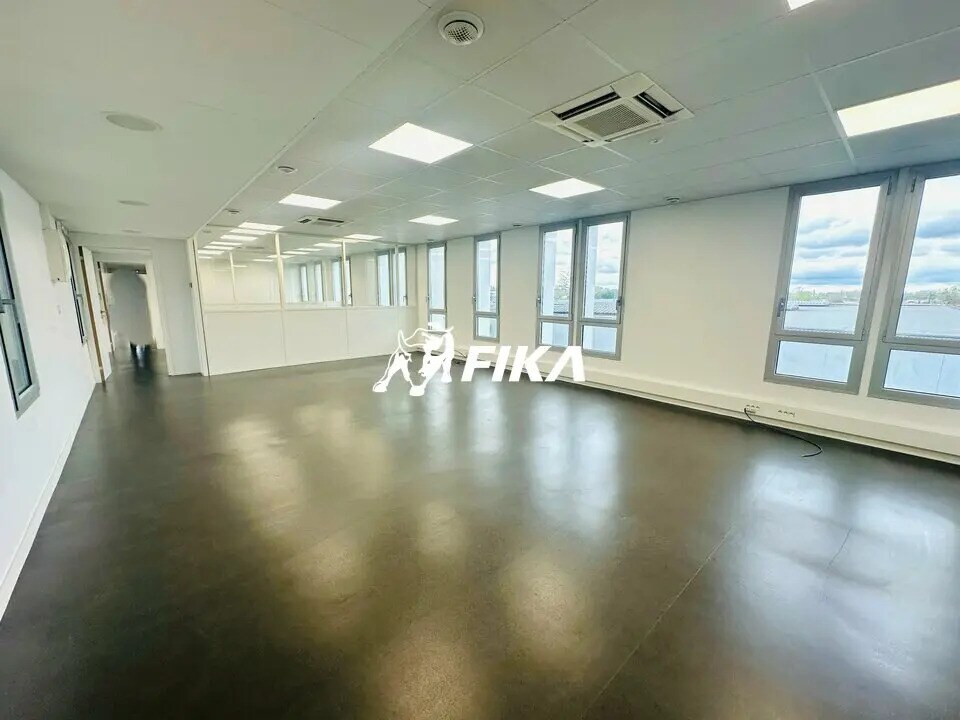 Office in Mérignac to rent Interior Photo- Image 1 of 7