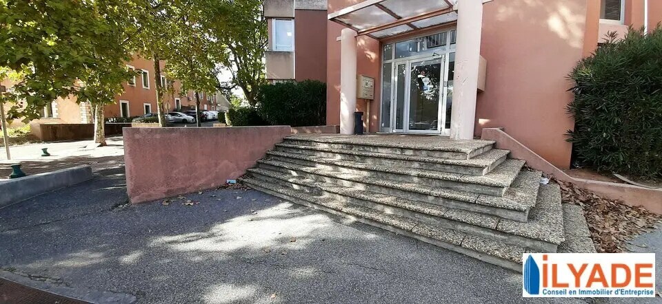 Location Bureaux 207 m² - Photo 1