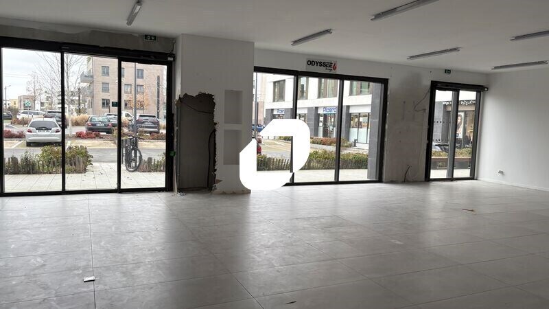 Retail in Châtenay-Malabry to rent - Interior Photo - Image 1 of 6