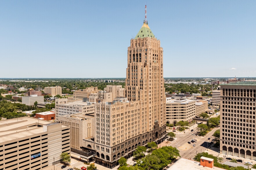 3011 W Grand Blvd, Detroit, MI for rent - Building Photo - Image 3 of 14