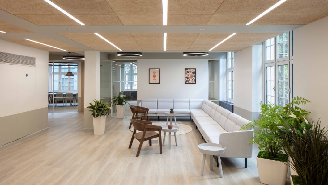 77 Kingsway, London to rent Interior Photo- Image 1 of 5