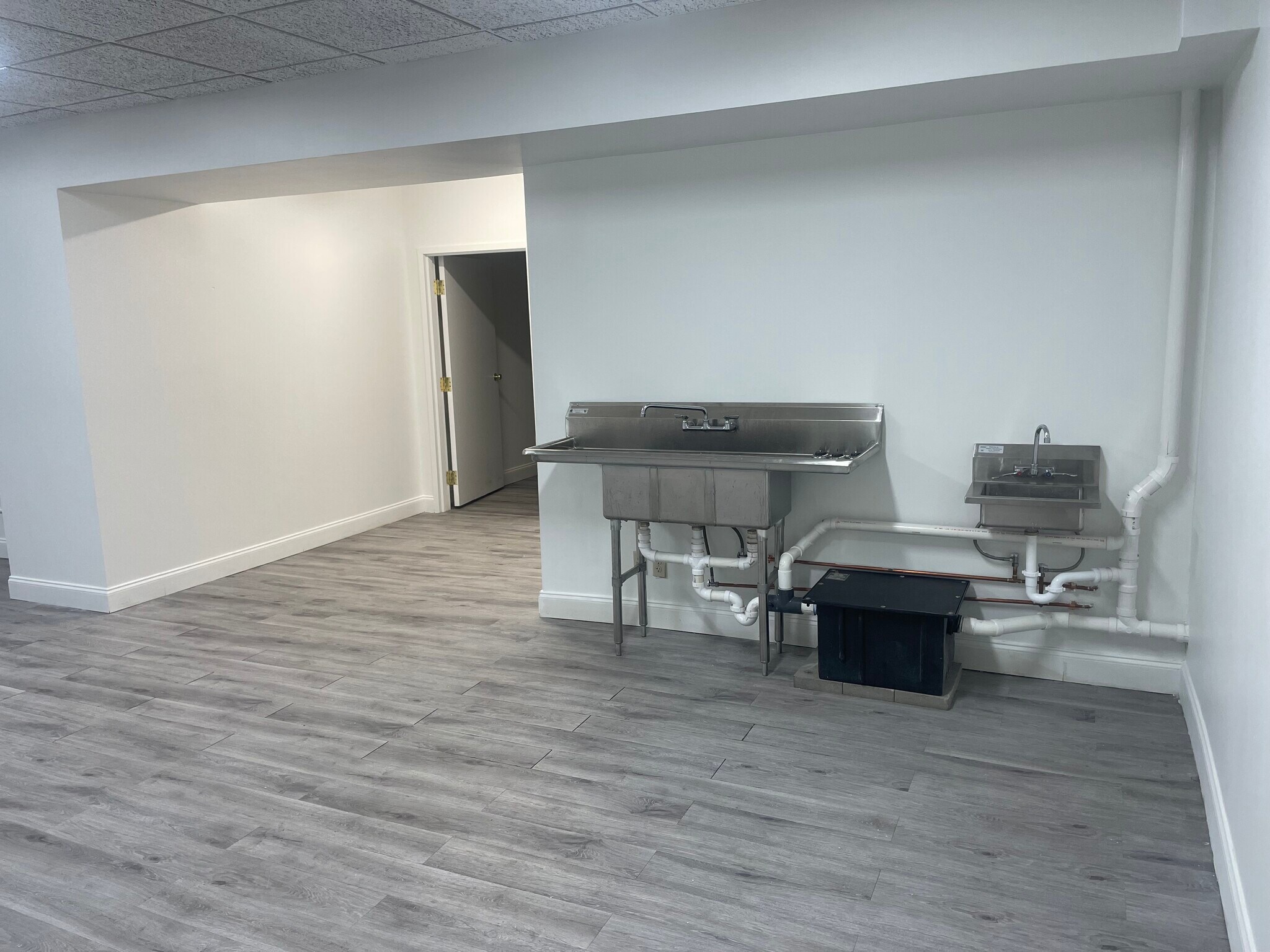 815 E Superior Ave, Cleveland, OH to rent Building Photo- Image 1 of 14