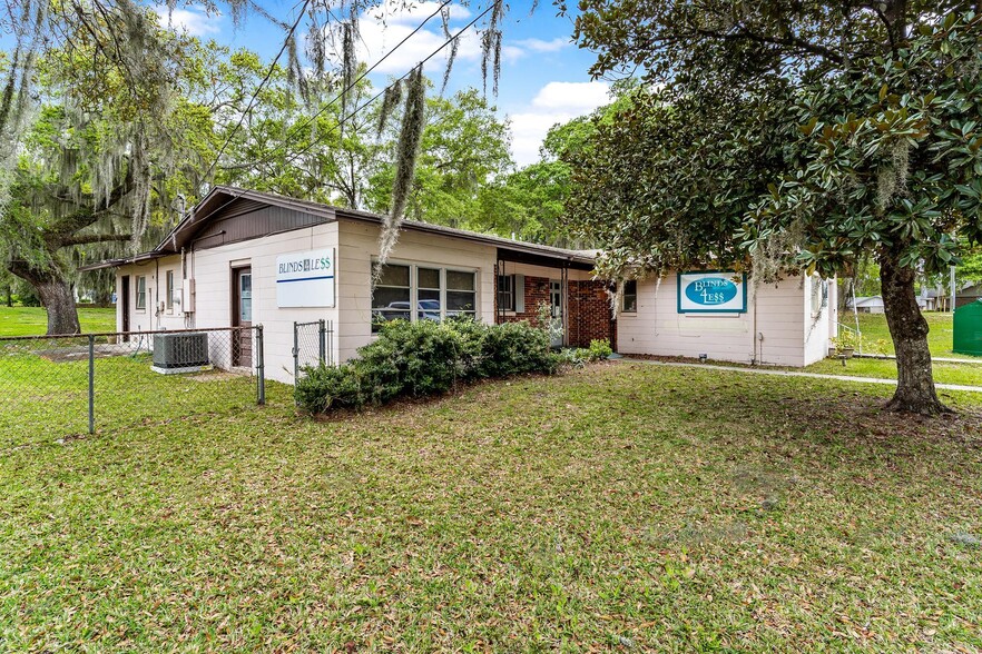 109 W Lakeview St, Lady Lake, FL for rent - Building Photo - Image 1 of 4