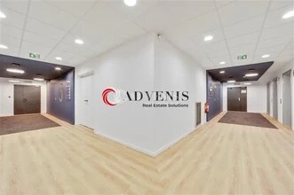 Office in Villepinte to rent Interior Photo- Image 1 of 8