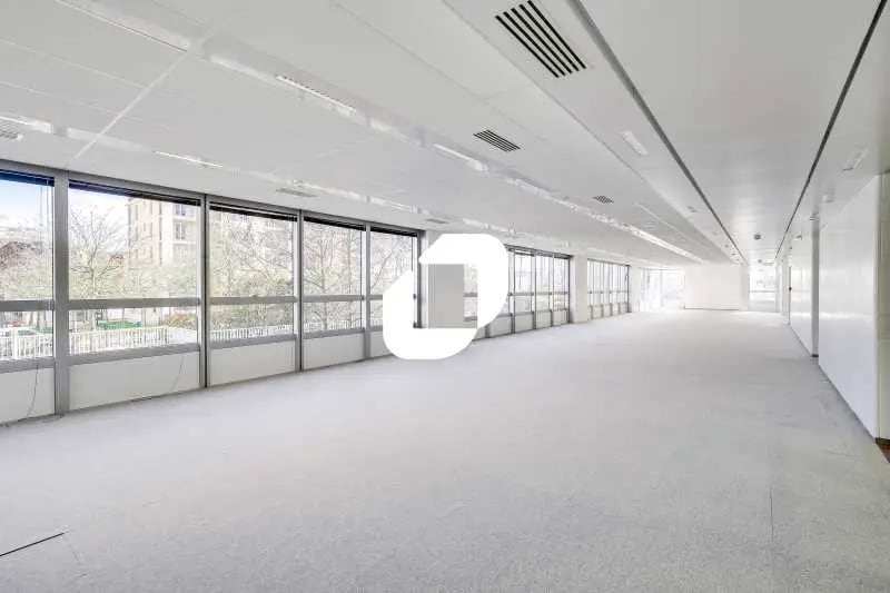 1 Rue De L'Union, Rueil-Malmaison to rent - Building Photo - Image 1 of 14