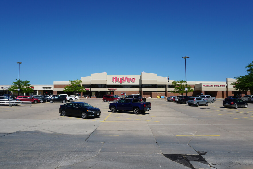 1201-1311 4th St SW, Waverly, IA for rent - Building Photo - Image 1 of 6