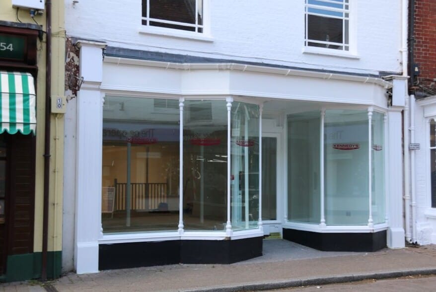 33 High St, Ringwood to rent - Building Photo - Image 1 of 2