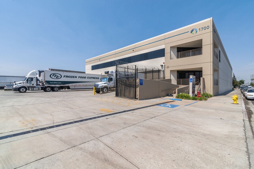 1700 Bay St, Los Angeles, CA 90021 UK