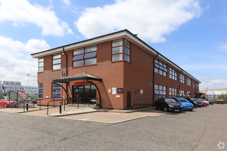 Sir Thomas Longley Rd, Rochester, ME2 4FN Riverside House UK