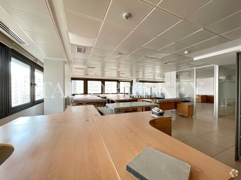 Office in Madrid, Madrid to rent - Interior Photo - Image 1 of 1