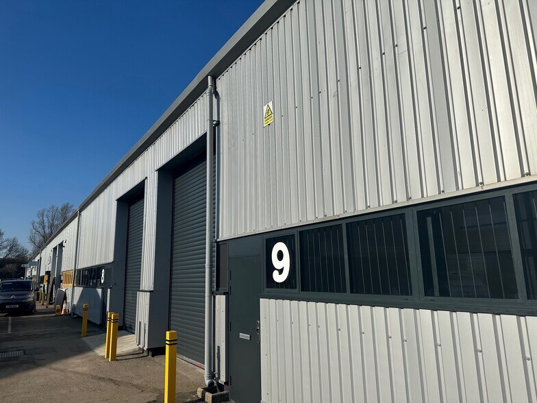 Boston Business Park, London for sale - Building Photo - Image 1 of 1