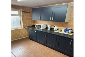 Phoenix Rd, Wolverhampton to rent Interior Photo- Image 1 of 3