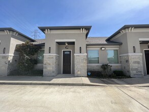 12262 Queenston Blvd, Houston, TX for rent Building Photo- Image 1 of 11