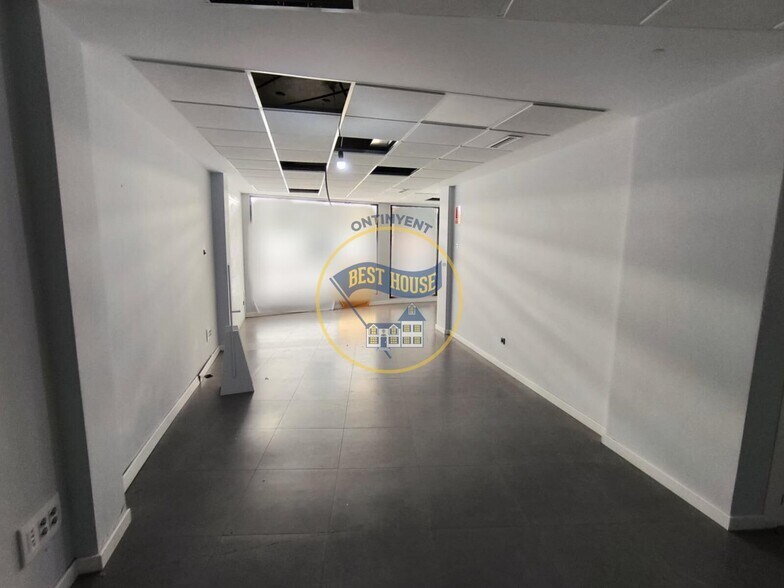 Retail in Ontinyent, Valencia to rent - Interior Photo - Image 2 of 16