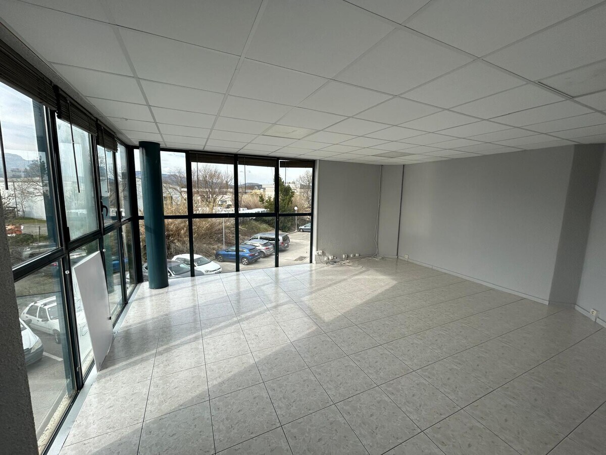 Avenue De Jouques, Aubagne, BDR 13400 - - - Interior Photo - Image 1 of 5