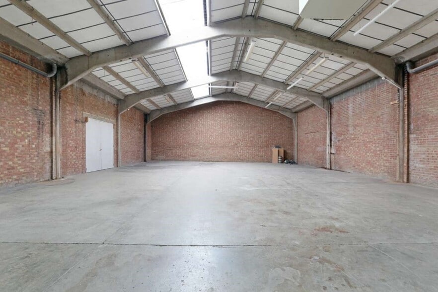 28-30 St Andrews Rd, London to rent - Building Photo - Image 1 of 3