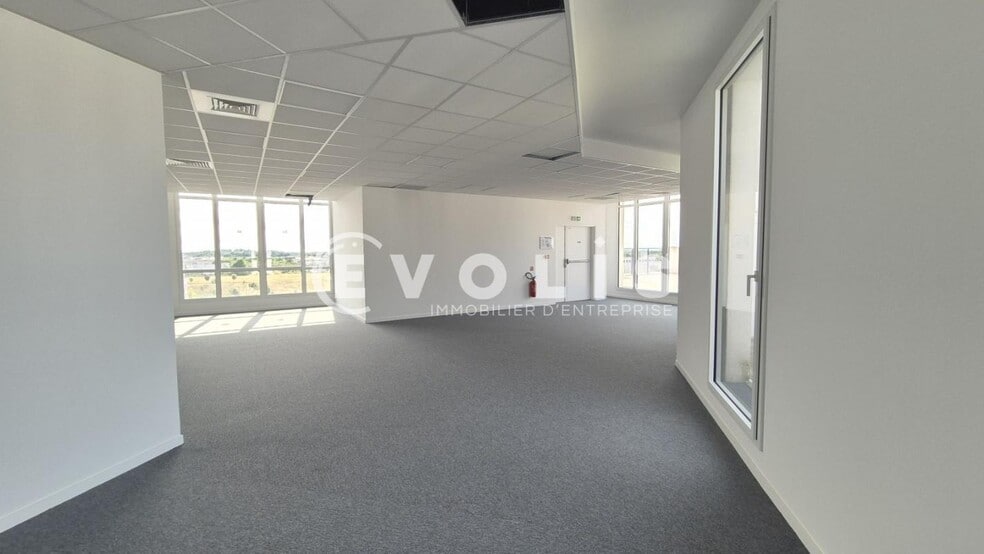 Office in Chessy to rent - Building Photo - Image 3 of 12