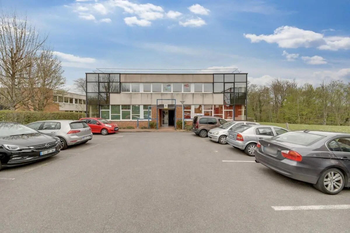 Office in Bièvres to rent Building Photo- Image 1 of 15