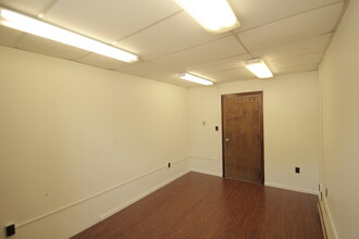 321 Pennwood Ave, Pittsburgh, PA for rent Interior Photo- Image 2 of 6