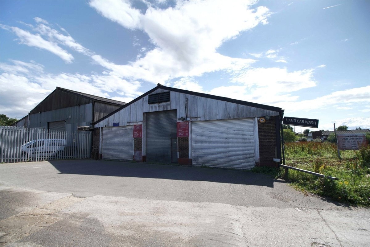 40 Barnett Wood Ln, Leatherhead to rent Primary Photo- Image 1 of 3