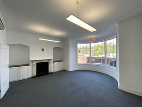 126-130 High St, Godalming to rent Interior Photo- Image 2 of 3