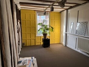 19 Holywell Hl, St Albans to rent Interior Photo- Image 2 of 6