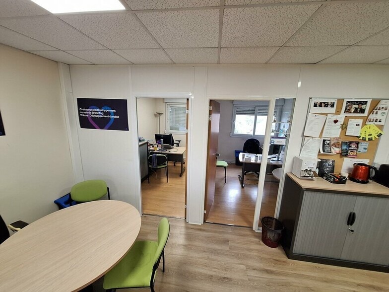 Office in Chassieu to rent - Interior Photo - Image 3 of 7