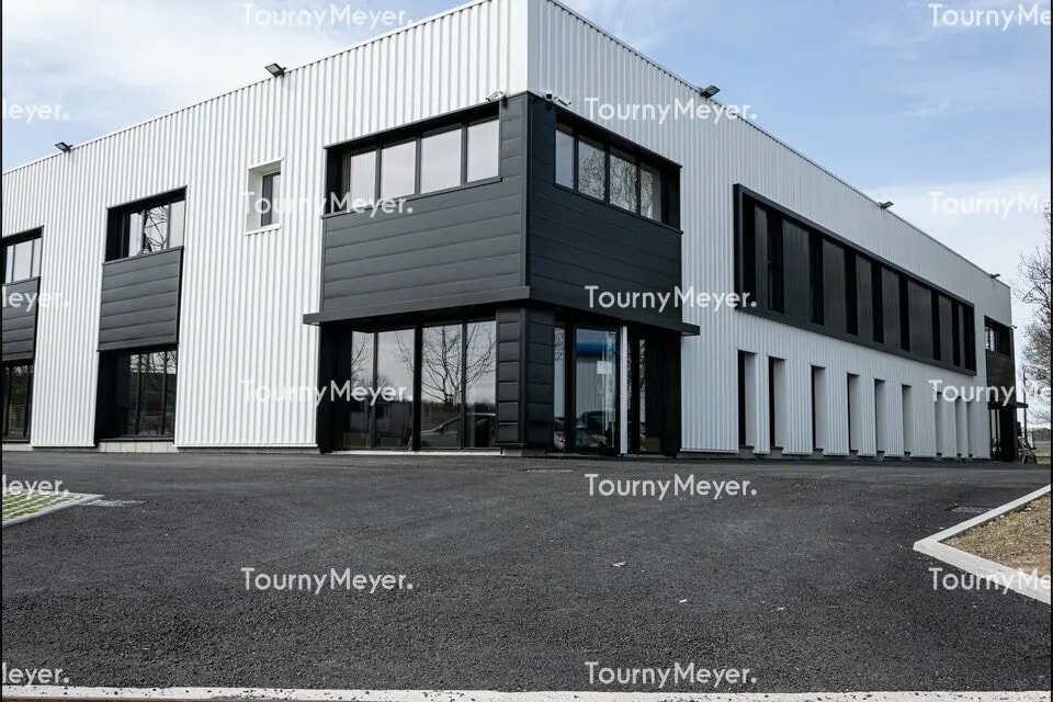 Light Industrial in Thouaré-sur-Loire for sale Building Photo- Image 1 of 8