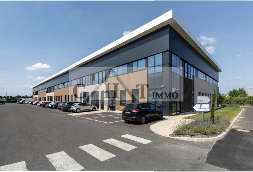Industrial in Gennevilliers to rent - Building Photo - Image 2 of 3