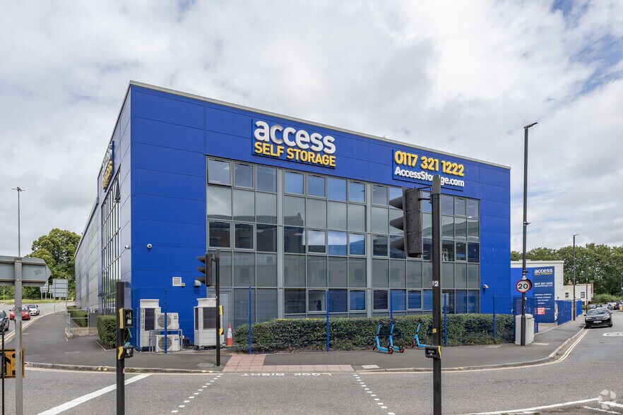 Winterstoke Rd, Bristol to rent - Primary Photo - Image 1 of 7